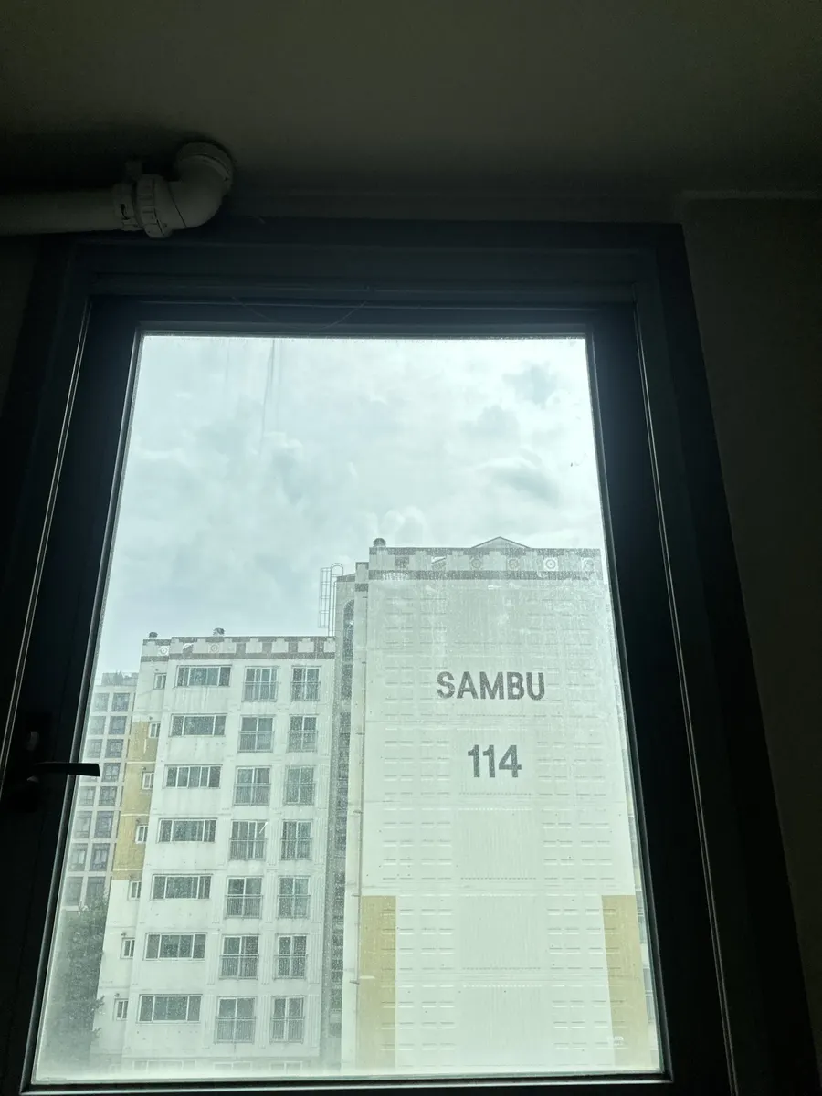꿈쩍도 안 하던 사무실 창문 방문 점검
